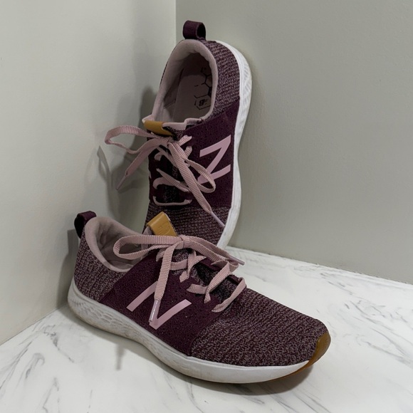 New Balance Shoes - New Balance Burgundy Knit Sneakers |size 9.5
Very good condition